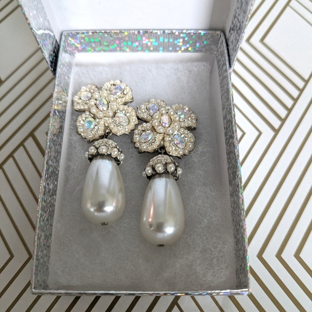 Vintage Tara Old Hollywood Glam Clip On Earrings - Picture 5 of 13